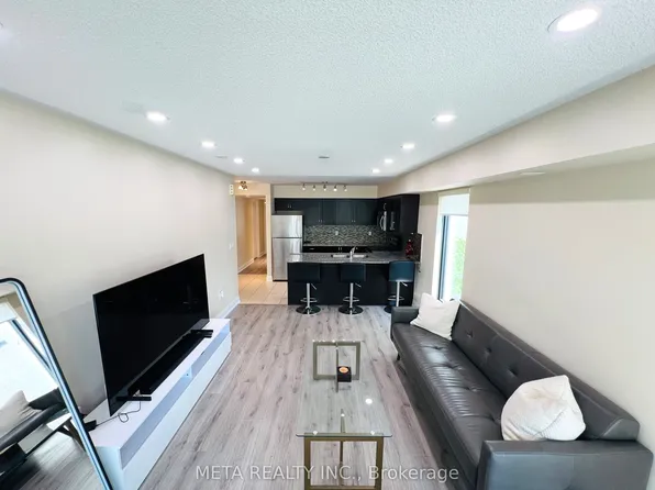 138 Widdicombe Hill Blvd, Toronto, ON