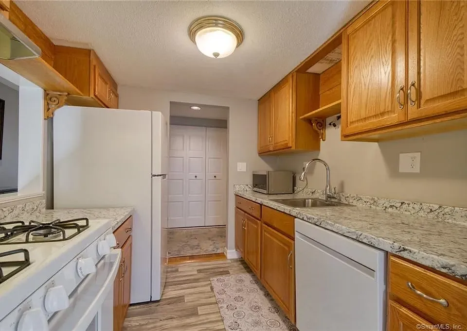 43 Brookwood Dr