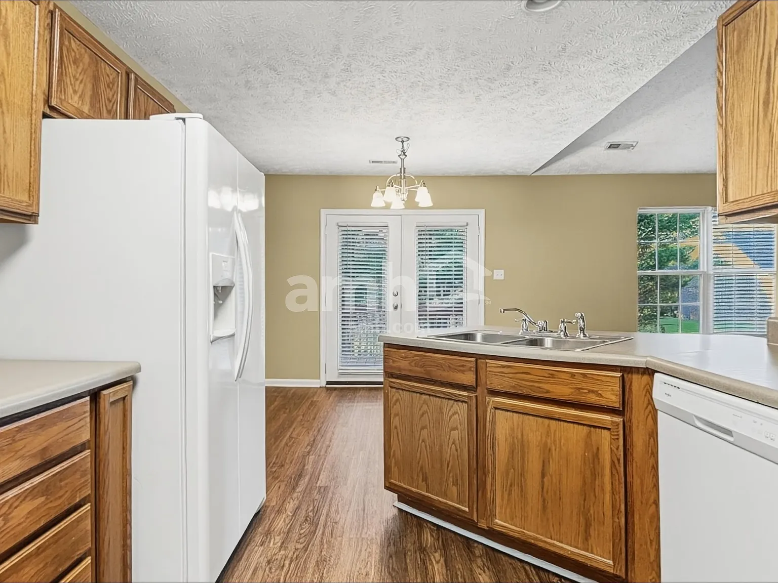 3 bed, 2.0 bath, 1670 sqft, $2,250 — Photo 3