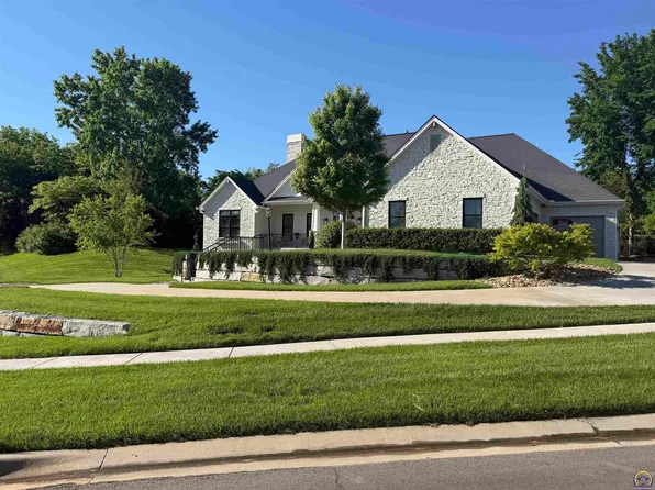 5727 SW 44th Ct, Topeka, KS 66610