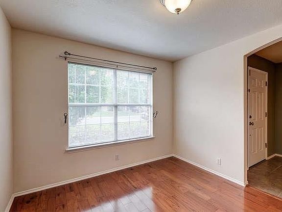 5th image of 102 Matthew Dr