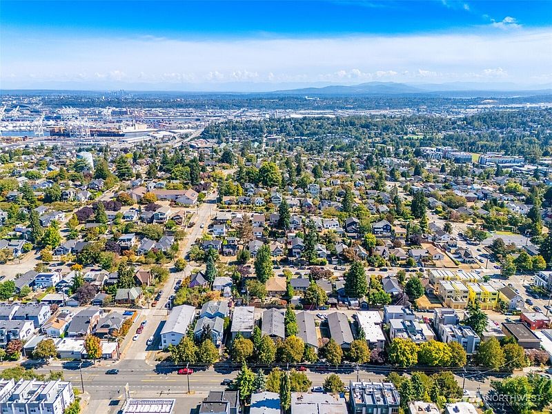 4th image of 4018 California Avenue SW