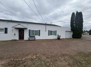 406 4th St, Moose Lake, MN 55767