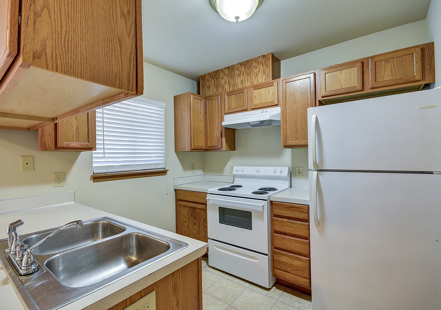 M0833 Arbor Terrace Condo's — Photo 3