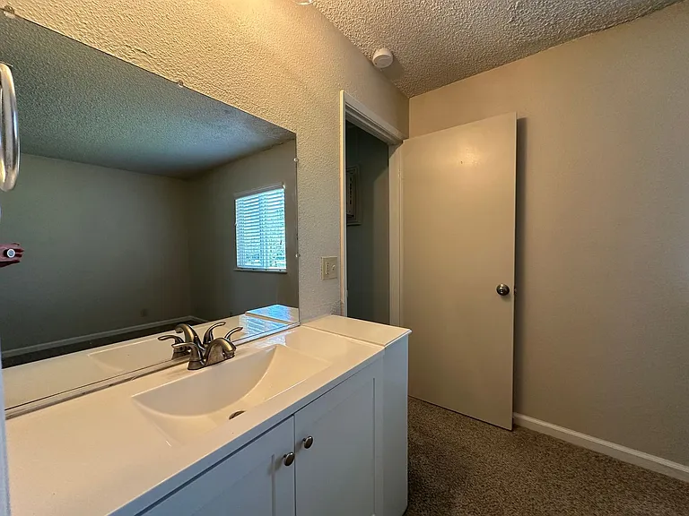 Boutique Apartments in Boulevard Park, Includes Gated, Covered Parking! — Photo 24