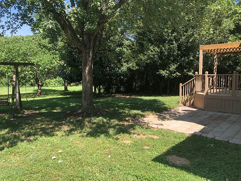 1241 Summer Haven Cir — Photo 33