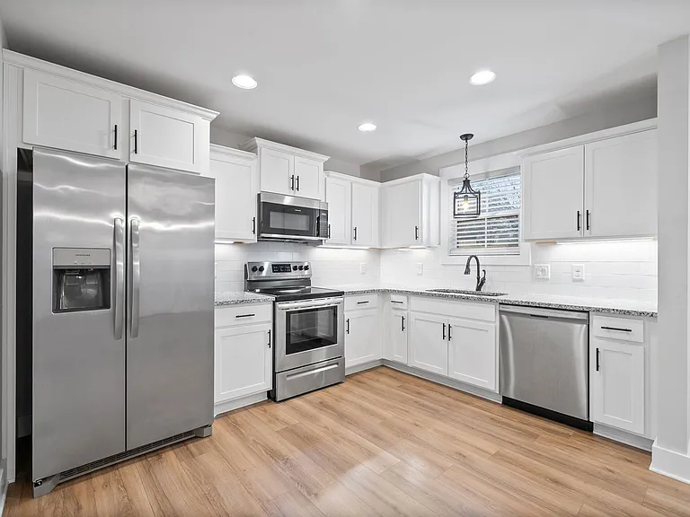 205 Maple St #A — Photo 3