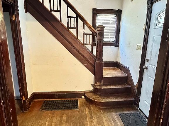5th image of 692 Alden St