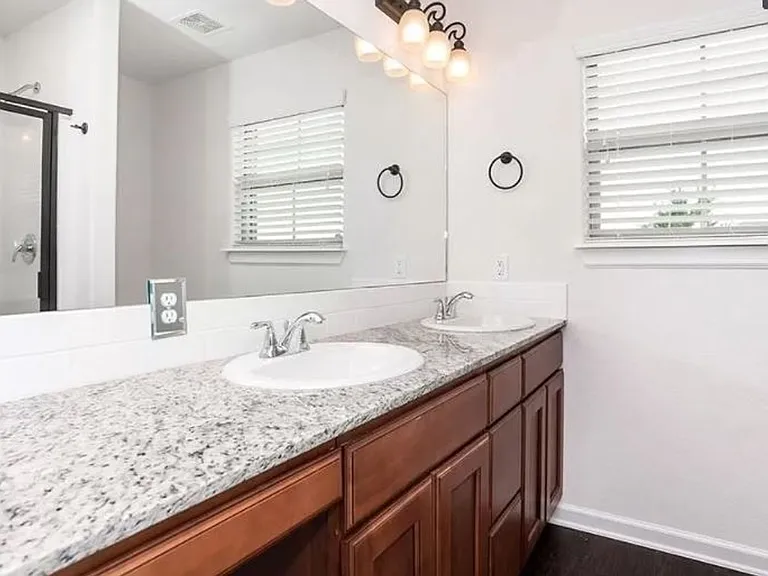 102 Kindley Ct — Photo 4