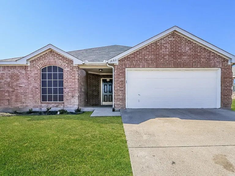 1082 Magnolia Ln — Photo 1