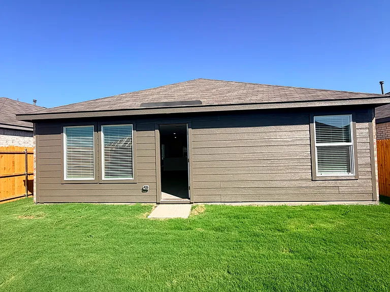 1832 Sanderling St — Photo 10