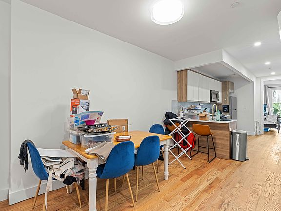 4th image of 383 Rutland Rd #1A