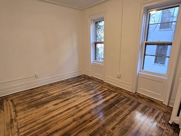 2nd image of 33 Bank St APT 14