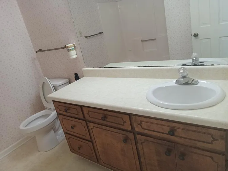 2243 Oakgrove Cir — Photo 32