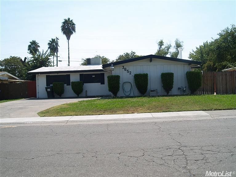 1st image of 3652 Centinella Dr