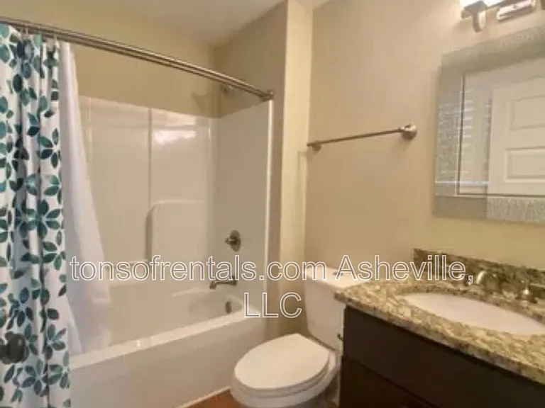 240 S Beaumont St — Photo 15