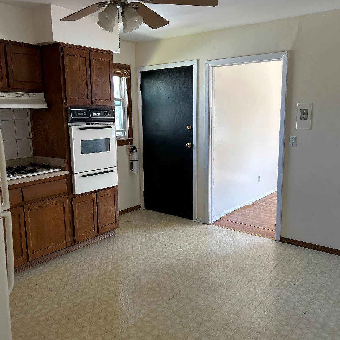 3 bed, 1.0 bath, 1590 sqft, $2,500 — Photo 4
