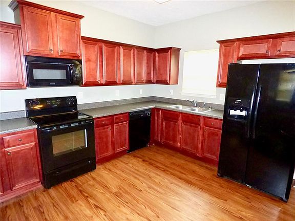2nd image of 733 Williams Ave