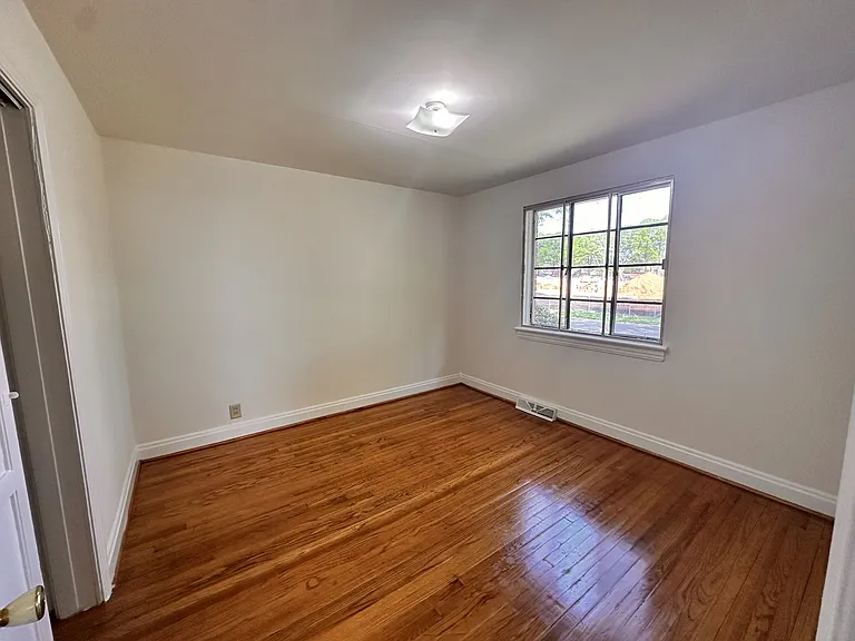 458 Elmhurst Rd — Photo 7