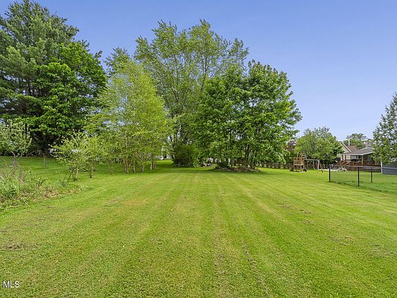 4th image of 285 Market Street