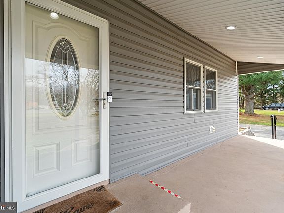 2nd image of 7 Corns Dr
