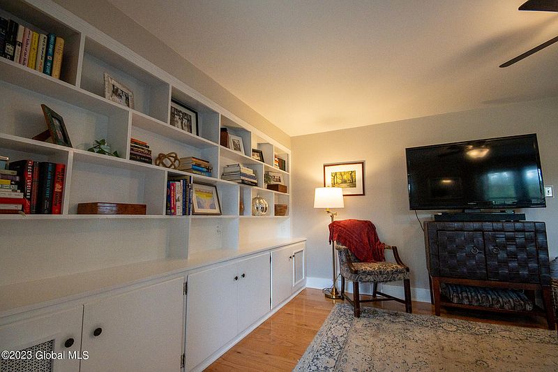 5th image of 135 Elsmere Avenue