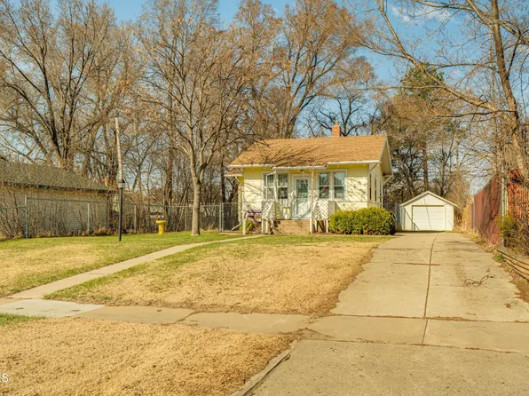 712 N 11th St, Bismarck, ND 58501