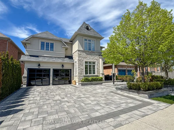 1135 Cenotaph Blvd, Newmarket, ON L3X 0A7