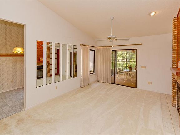 4th image of 2012 Teakwood Ln