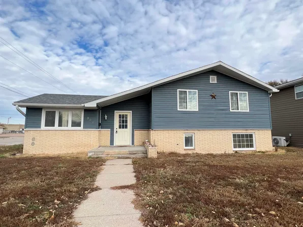 302 E 15th St, Cozad, NE 69130
