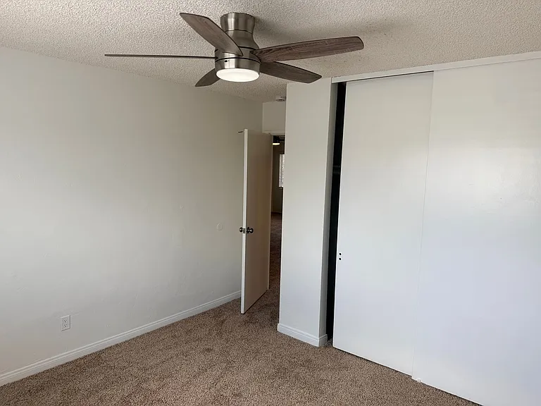 1115 Oxford Ct — Photo 15