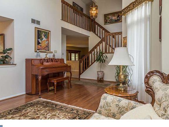 2nd image of 273 Sunset Dr