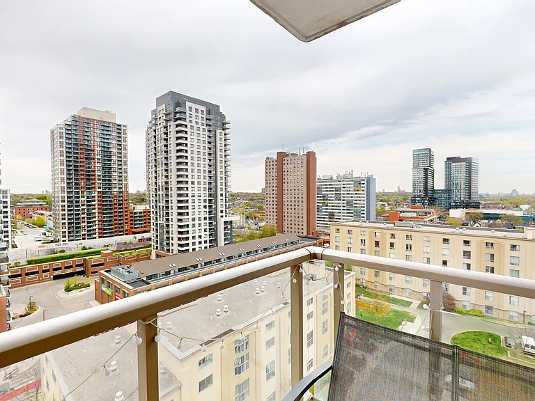 816 Lansdowne Ave #1209 — Photo 34