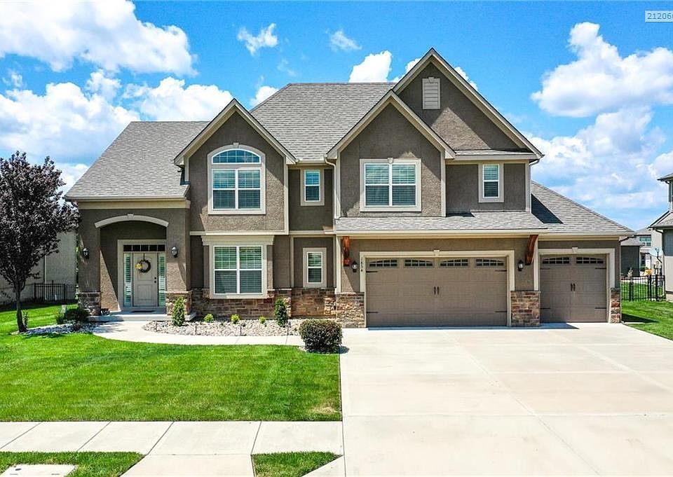 1st image of 1854 NE Park Ridge Dr