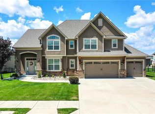 1854 NE Park Ridge Dr, Lees Summit, MO 64064