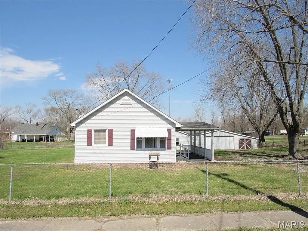 206 Fisher Ave photo 1