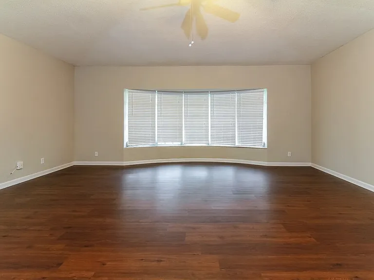 3870 NW 103rd Ave — Photo 3