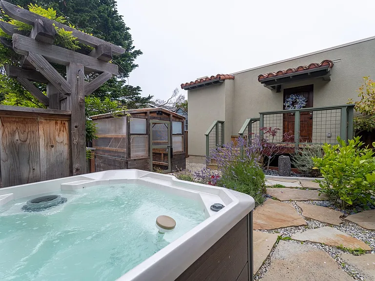 610 Forest Ave — Photo 59