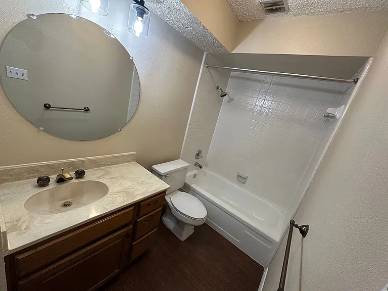 630 W Canty St #B4 — Photo 12