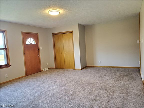 3rd image of 169 Fairlawn Ave