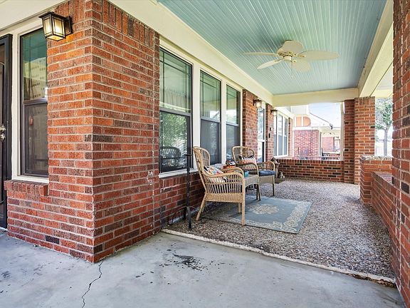5th image of 2302 Wentworth St