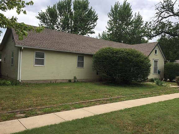 3rd image of 400 NE 5th St