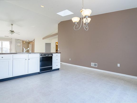 4th image of 1808 W 86th Ln