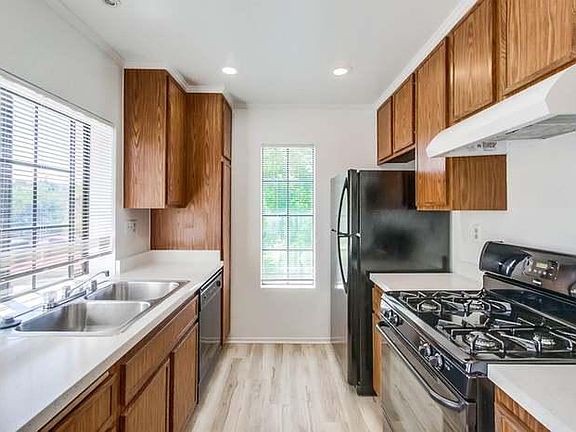 5th image of 13062 Wimberly Sq Unit 38