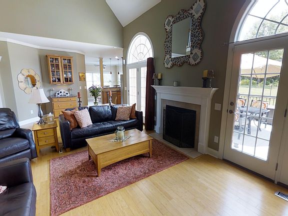 Living Room w/ 2 doors to deck