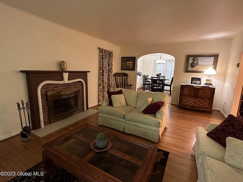 3rd image of 323 Canniff Road