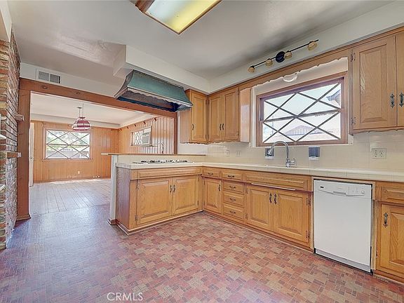 5th image of 811 S Ramblewood Dr