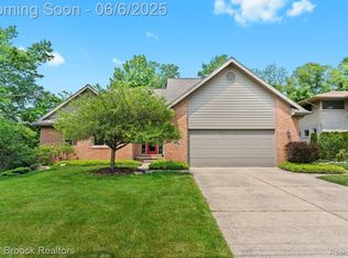 2590 Arneth Rd, West Bloomfield, MI 48324