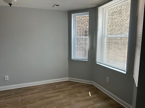 3rd image of 3011 N Kedzie Ave #1