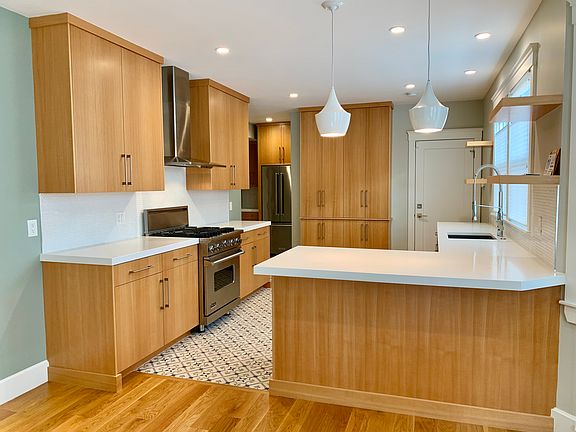 2nd image of 19 Pemberton St #1
